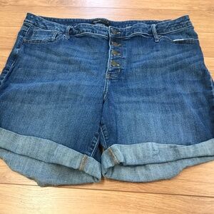 Simply Vera wang denim shorts size 18